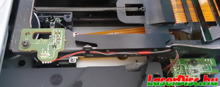 Additional protective/guide rail plastic.